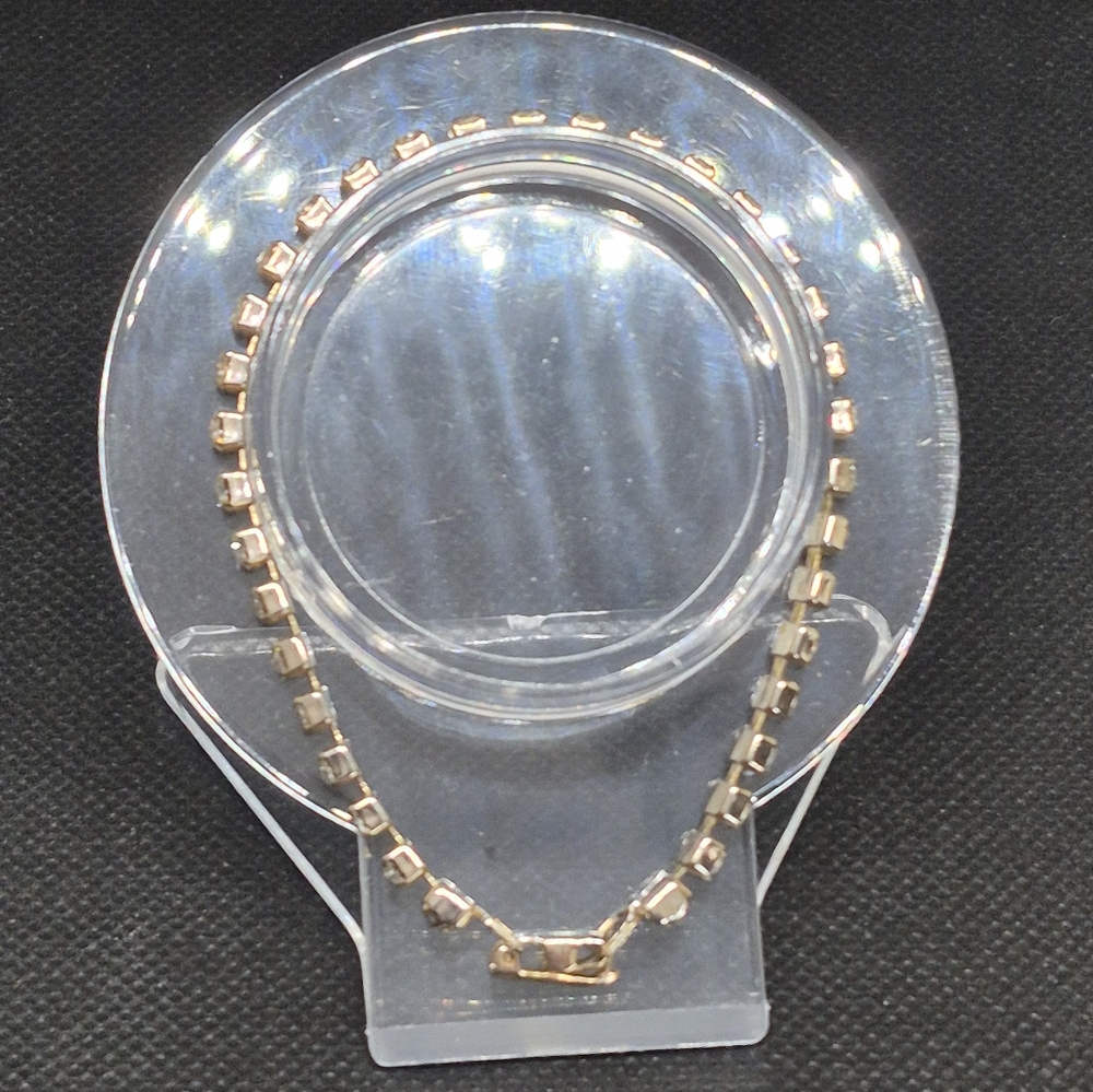 VINTAGE Clear Rhinestones in Gold Tone Setting Tennis Bracelet - Picture 9 of 14